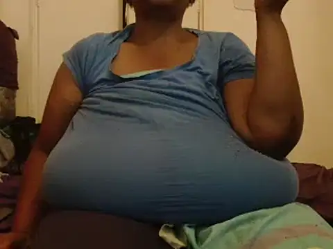 Snapshot of tinagiant chatting on 02-08-25, 04:47 tinagiant online show from 02-08-25, 04:47