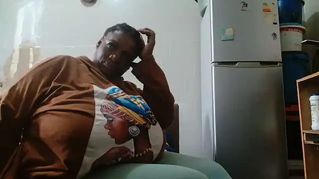 Snapshot of tinagiant chatting on 02-19-25, 01:50 tinagiant online show from 02-19-25, 01:50