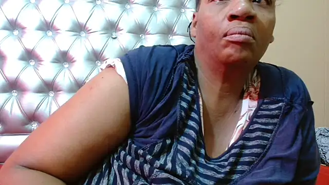 Snapshot of tinagiant chatting on 09-16-25, 05:30 tinagiant online show from 09-16-25, 05:30