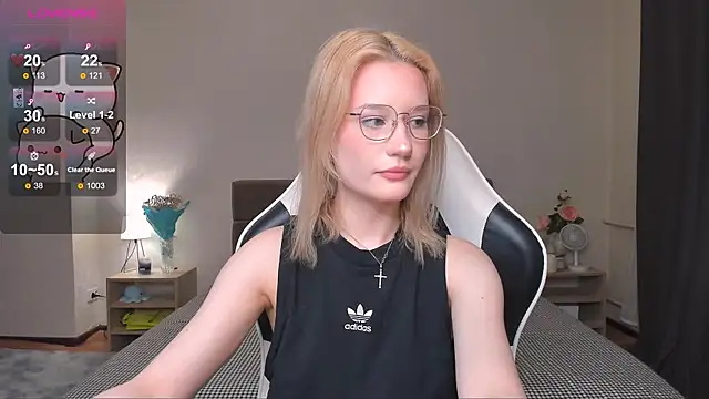 Snapshot of DearLia chatting on 12-21-24, 04:19 DearLia online show from 12-21-24, 04:19