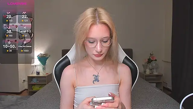 Snapshot of DearLia chatting on 12-22-24, 04:39 DearLia online show from 12-22-24, 04:39