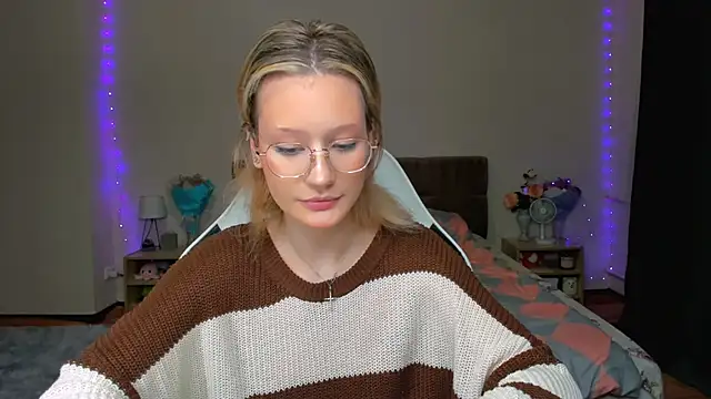 Snapshot of DearLia chatting on 09-12-25, 09:04 DearLia online show from 09-12-25, 09:04