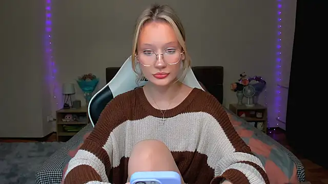 Snapshot of DearLia chatting on 10-08-25, 07:00 DearLia online show from 10-08-25, 07:00