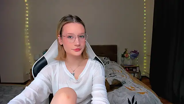 Snapshot of DearLia chatting on 11-30-25, 09:19 DearLia online show from 11-30-25, 09:19