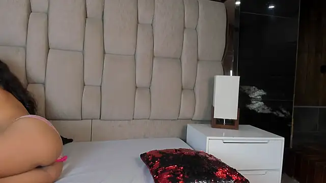 Snapshot of Hanna_lens chatting on 01-29-25, 06:18 Hanna lens online show from 01-29-25, 06:18