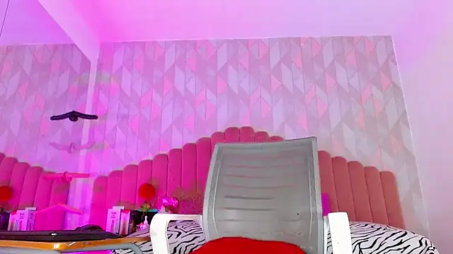 Snapshot of angelyy_02 chatting on 02-05-25, 10:55 angelyy 02 online show from 02-05-25, 10:55