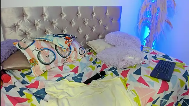Snapshot of alanavega11 chatting on 06-03-26, 02:33 alanavega11 online show from 06-03-26, 02:33