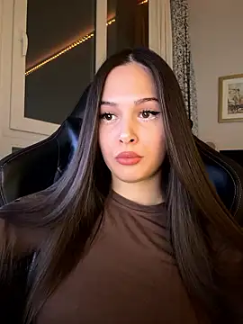 Snapshot of EricaWalls chatting on 01-11-26, 03:28 EricaWalls online show from 01-11-26, 03:28