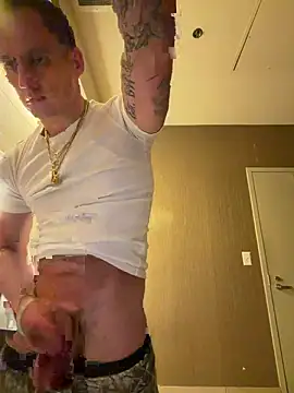 Snapshot of PeytonJohnn chatting on 11-15-25, 08:11 PeytonJohnn online show from 11-15-25, 08:11