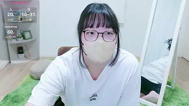 Snapshot of o-Aya-o chatting on 10-17-25, 02:19 o-Aya-o online show from 10-17-25, 02:19