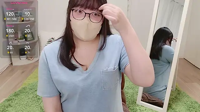 Snapshot of o-Aya-o chatting on 12-22-25, 02:03 o-Aya-o online show from 12-22-25, 02:03