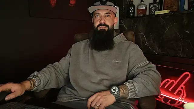 Snapshot of axxelrich_ chatting on 12-20-25, 05:36 axxelrich online show from 12-20-25, 05:36