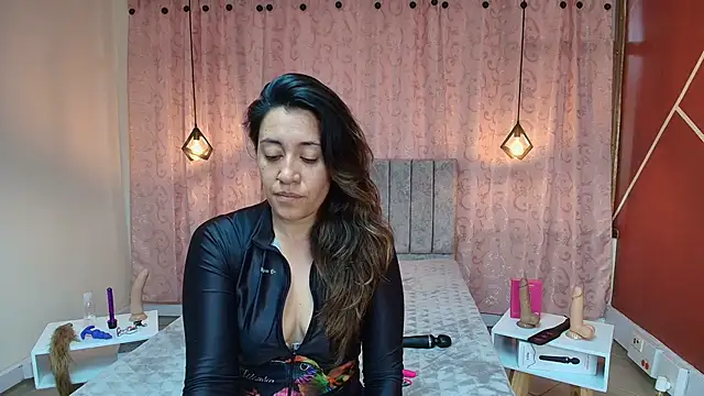 VioletaScott  online show from 11-11-25, 01:11