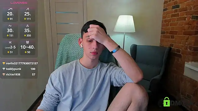 Snapshot of Ul_Tima chatting on 12-18-24, 02:53 Ul Tima online show from 12-18-24, 02:53