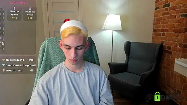 Snapshot of Ul_Tima chatting on 12-25-24, 03:18 Ul Tima online show from 12-25-24, 03:18