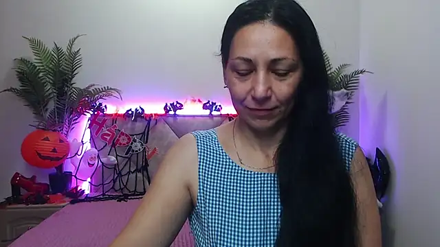 Snapshot of LiluGrants chatting on 10-19-25, 06:08 LiluGrants online show from 10-19-25, 06:08