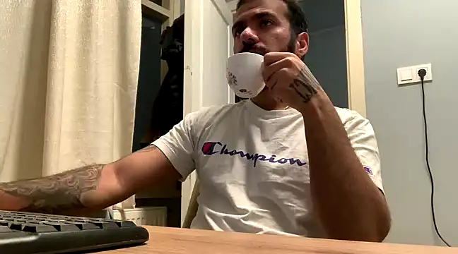 Snapshot of themany29 chatting on 12-17-24, 10:55 themany29 online show from 12-17-24, 10:55