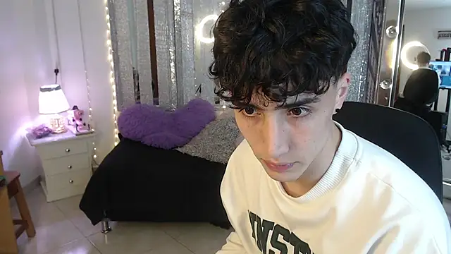 gojo satoru 18 online show from 02-08-25, 03:00