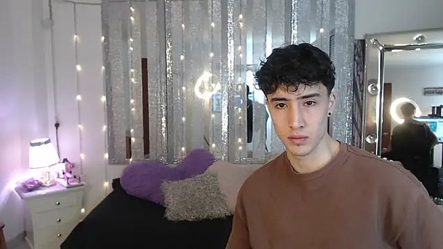 gojo satoru 18 online show from 02-13-25, 12:32