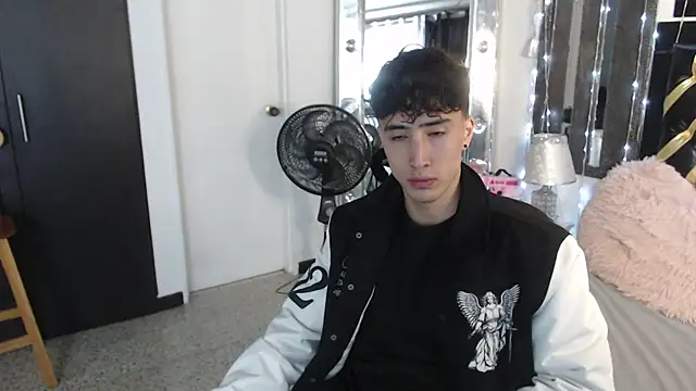 gojo satoru 18 online show from 03-17-25, 11:42