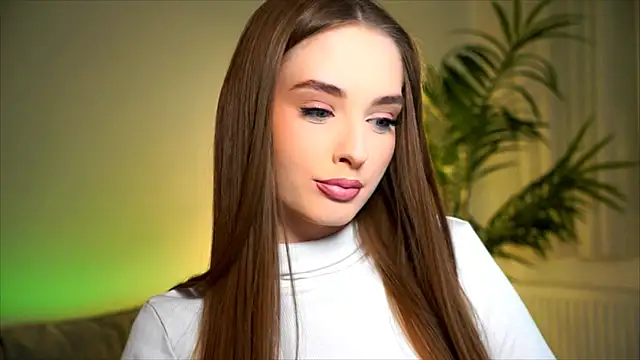 petitegonwiild online show from 10-28-25, 09:28