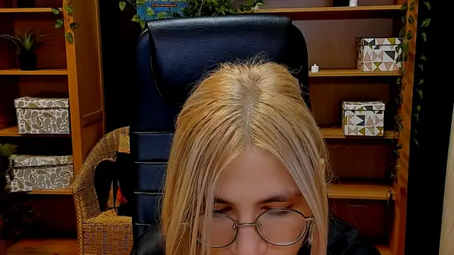 Snapshot of Moon13152 chatting on 12-07-24, 10:17 Moon13152 online show from 12-07-24, 10:17
