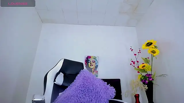 Snapshot of samantha_official_ chatting on 12-07-24, 01:47 samantha official online show from 12-07-24, 01:47