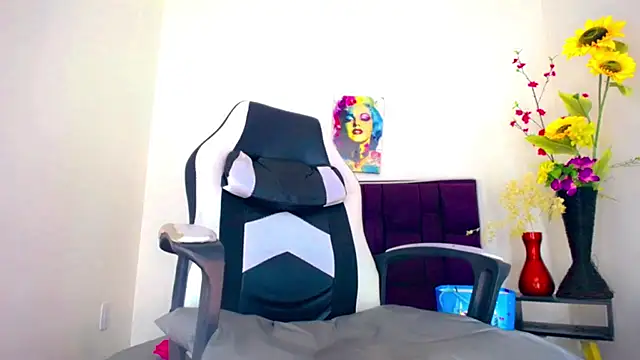 Snapshot of samantha_official_ chatting on 01-13-25, 07:53 samantha official online show from 01-13-25, 07:53