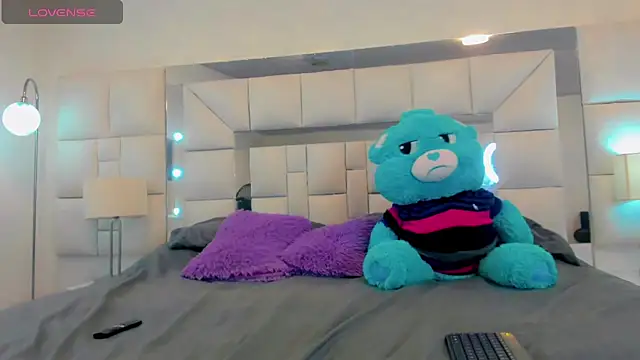 Snapshot of samantha_official_ chatting on 01-17-25, 08:11 samantha official online show from 01-17-25, 08:11