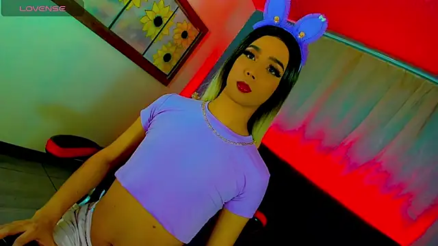 Snapshot of samantha_official_ chatting on 01-24-25, 04:37 samantha official online show from 01-24-25, 04:37