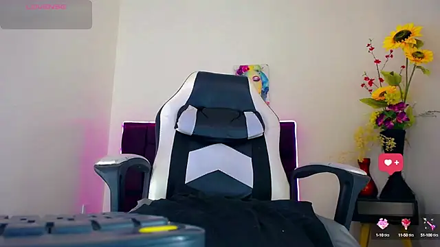 Snapshot of samantha_official_ chatting on 02-07-25, 10:52 samantha official online show from 02-07-25, 10:52