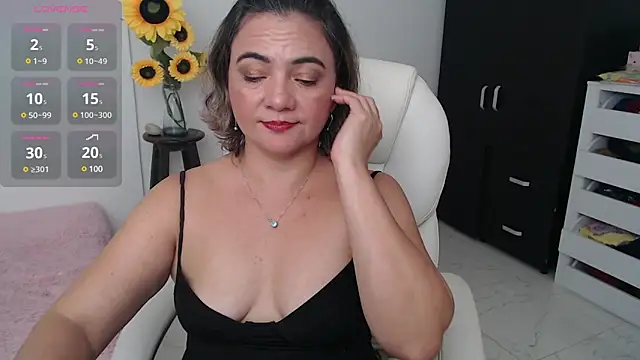 Chiraz hasnaa online show from 12-16-24, 12:15