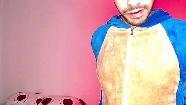 Snapshot of Logan_cocky chatting on 01-17-25, 01:15 Logan cocky online show from 01-17-25, 01:15