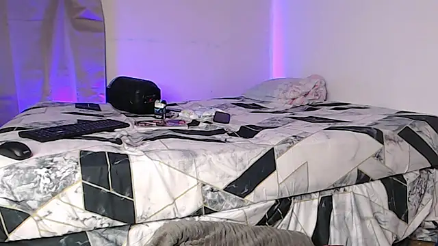 Snapshot of Logan_cocky chatting on 02-05-25, 07:42 Logan cocky online show from 02-05-25, 07:42