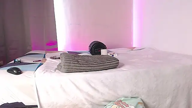 Snapshot of Logan_cocky chatting on 02-17-25, 07:21 Logan cocky online show from 02-17-25, 07:21