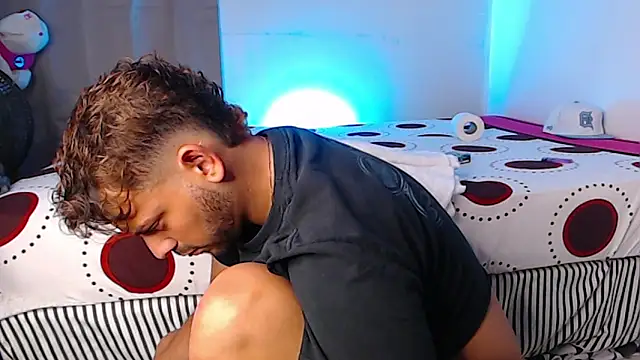 Snapshot of Logan_cocky chatting on 03-11-25, 10:31 Logan cocky online show from 03-11-25, 10:31