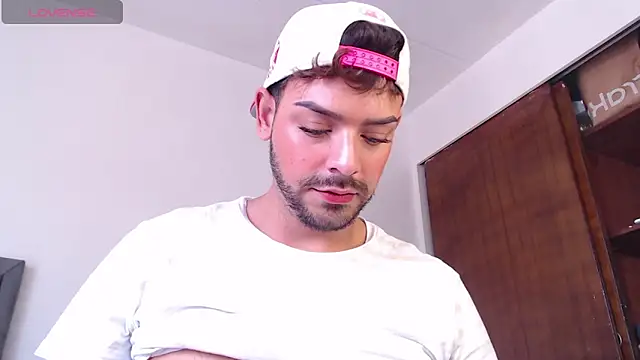 Snapshot of Logan_cocky chatting on 09-26-25, 06:01 Logan cocky online show from 09-26-25, 06:01