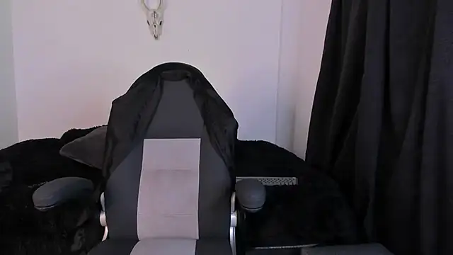 Aliz01 online show from 11-01-25, 01:51