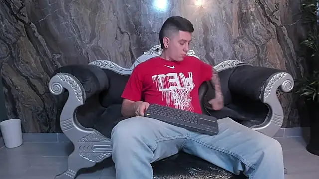 Yeiko Romero  online show from 12-24-24, 05:34