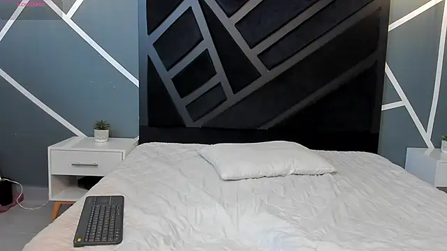 Yeiko Romero  online show from 01-24-25, 05:11