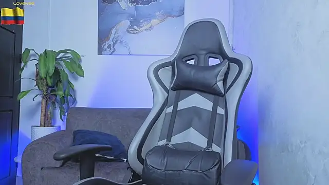 Yeiko Romero  online show from 04-10-26, 04:28