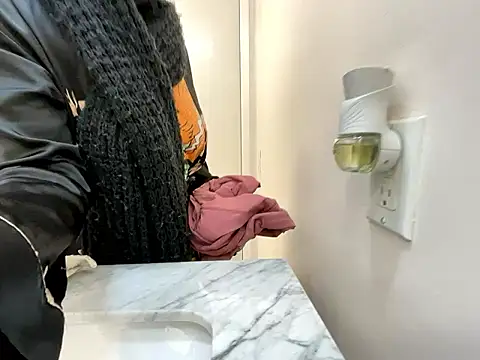 Snapshot of wynterheat chatting on 01-12-25, 05:11 wynterheat online show from 01-12-25, 05:11