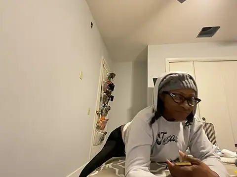 Snapshot of wynterheat chatting on 01-16-25, 02:08 wynterheat online show from 01-16-25, 02:08