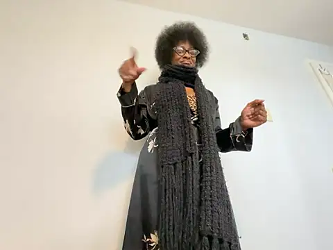 Snapshot of wynterheat chatting on 01-17-25, 06:44 wynterheat online show from 01-17-25, 06:44