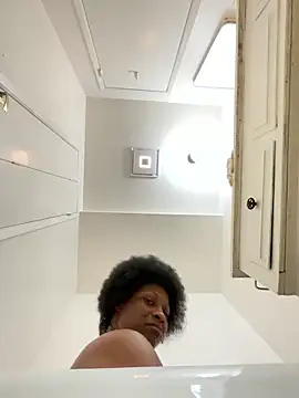 Snapshot of wynterheat chatting on 01-19-25, 06:42 wynterheat online show from 01-19-25, 06:42