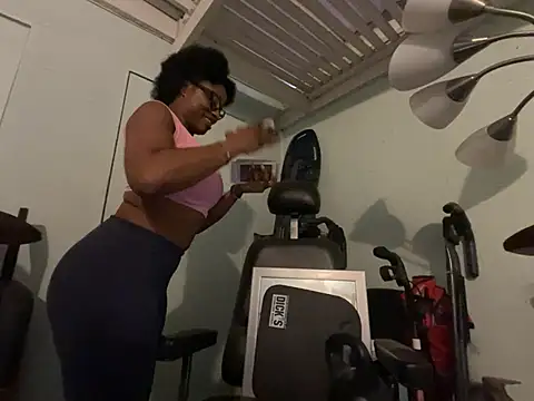 Snapshot of wynterheat chatting on 01-21-25, 12:57 wynterheat online show from 01-21-25, 12:57