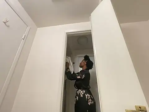 Snapshot of wynterheat chatting on 01-26-25, 02:14 wynterheat online show from 01-26-25, 02:14