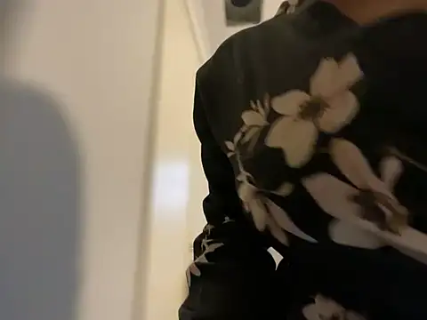 Snapshot of wynterheat chatting on 01-30-25, 01:22 wynterheat online show from 01-30-25, 01:22