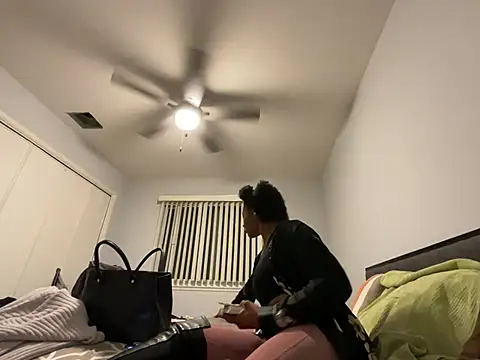 Snapshot of wynterheat chatting on 01-30-25, 05:41 wynterheat online show from 01-30-25, 05:41