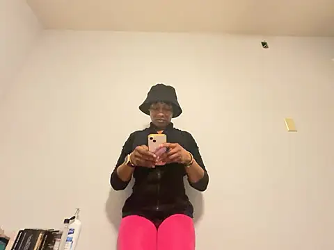 Snapshot of wynterheat chatting on 02-09-25, 08:22 wynterheat online show from 02-09-25, 08:22